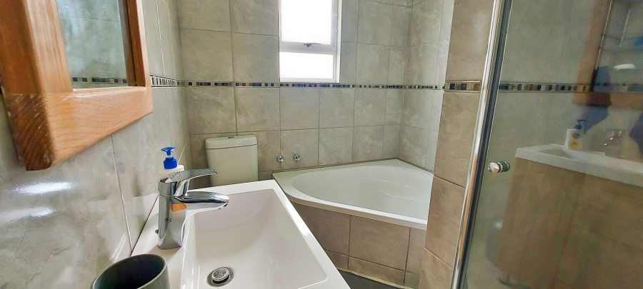 4 Bedroom Property for Sale in Struisbaai Western Cape